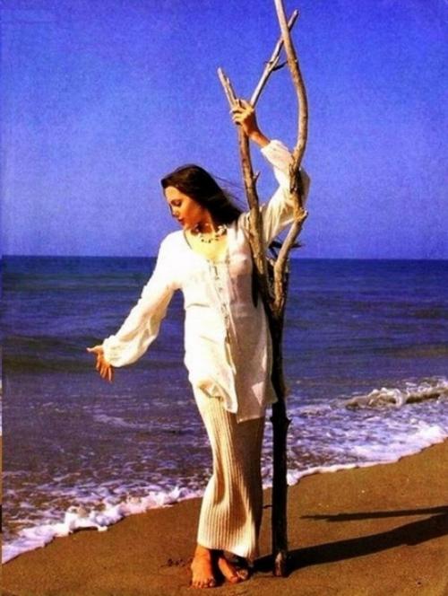 Какая же прекрасная и молодая Анджелина джоли. 02