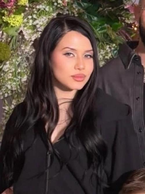 У старшей дочери Оксаны Самойловой и джигана всё стабильно: Ари не хочет загорать, поэтому в жару ходит в таком виде …. 01