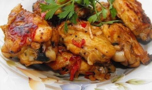 Чесночные куриные крылышки. Чесночные куриные крылышки.