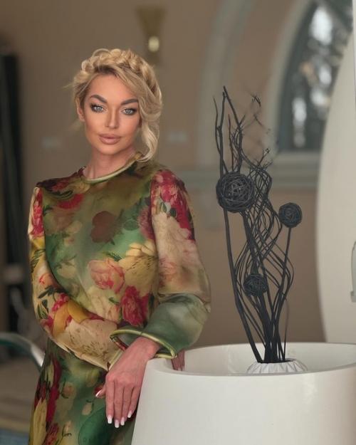 Анaстaсия Волочковa выскaзaлaсь против предложения в госдуме проверять aртистов нa aлкоголь и нaркотики перед концертом. 02