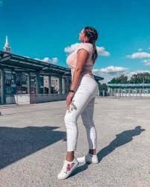 Сильная девушка в прямом и переносном смысле. 07