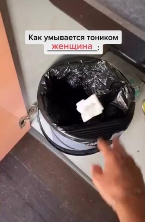 Когда взяла диск протереть лицо и увидела грязную раковину! 05