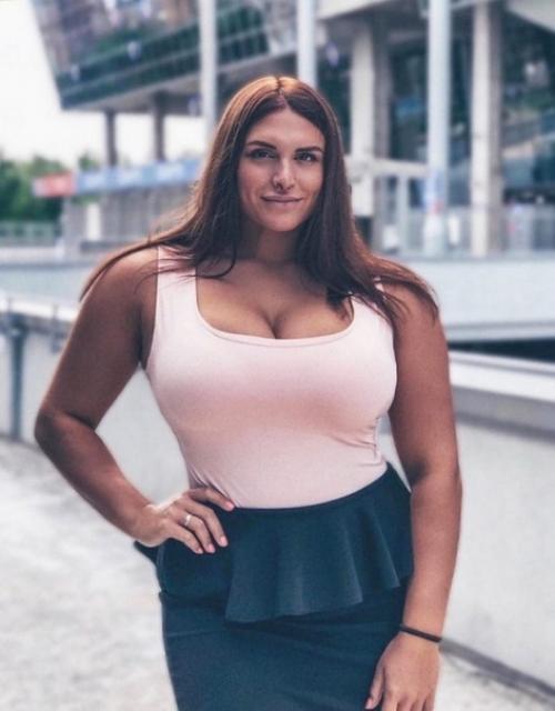 Сильная девушка в прямом и переносном смысле. 04