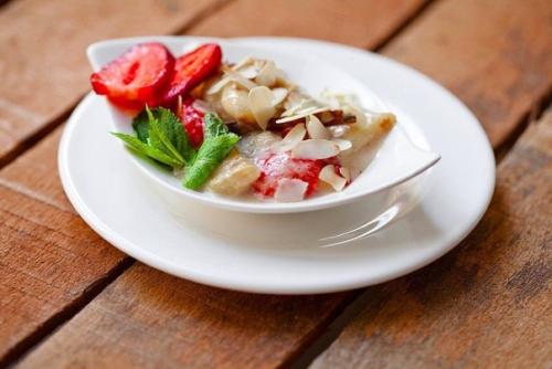 Фрукты в кокосовом соусе с корицей и гвоздикой. Фрукты в кокосовом соусе с корицей и гвоздикой.