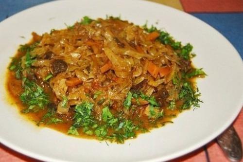 Тушеная капуста с мясом и грибами. Тушеная капуста с мясом и грибами.