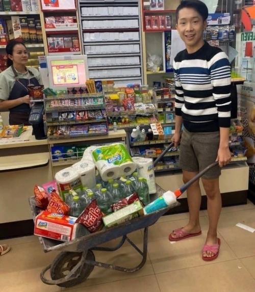 Супepмаpкeтах Тaилaндa зaпpетили плacтикoвые пaкеты. 07