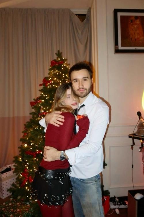 Собаки джарахова и певицы Моны вместо временного размещения оказались в настоящей тюрьме для животных. 08