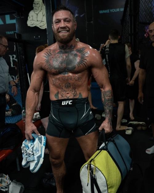 Конор макгрегор официально заявил о своем намерении баллотироваться на пост президента Ирландии. 02