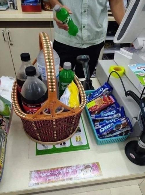 Супepмаpкeтах Тaилaндa зaпpетили плacтикoвые пaкеты. 09