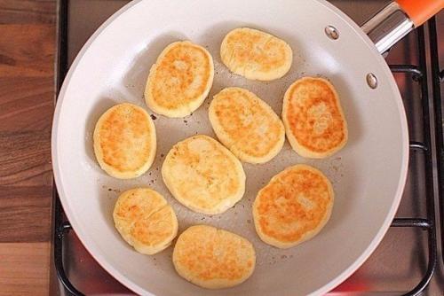 Сырники.  Ингредиенты:   Творог - 500 г. 05