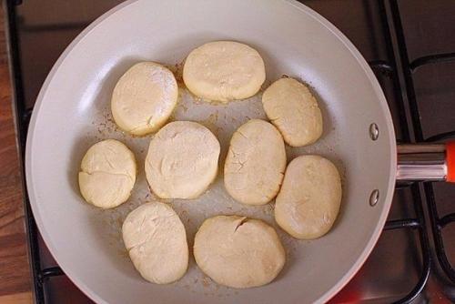 Сырники.  Ингредиенты:   Творог - 500 г. 04