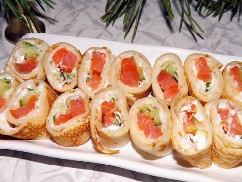 Блинчики с семгой - вкусная и нежная закуска.