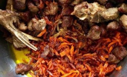 Плов из свинины в сотейнике. Рассыпчатый плов из свинины в кастрюле — пошаговый рецепт