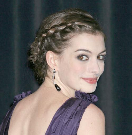 Стрижки на короткие волосы с прямой челкой. Выбираем стрижки на короткие волосы с челкой по форме лица 11 Стрижки на короткие волосы с прямой челкой. Выбираем стрижки на короткие волосы с челкой по форме лица 11