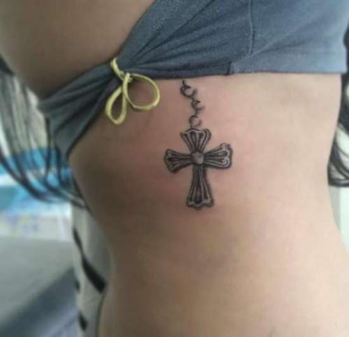 Тату крест на грудине мужские значение. Татуировка в виде креста: что означает?