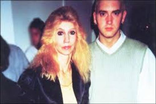 Звезды от которых отказались родители. 8 отечественных и зарубежных звезд, которые отказались от своих родителей