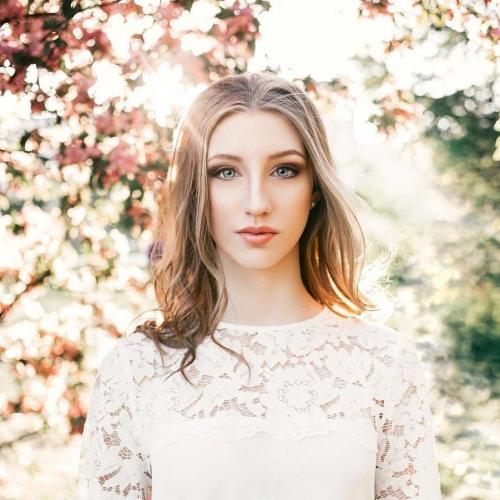 Прыщи на подбородке у женщин: что значит — причины и способы лечения