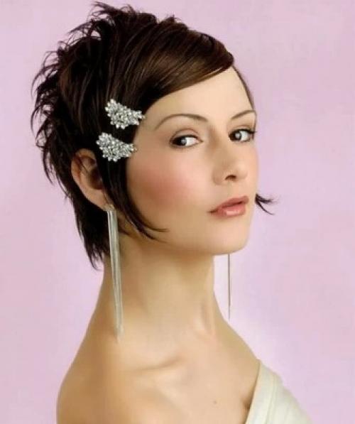 Заколоть волосы короткие красиво. Как красиво заколоть короткие, средние и длинные волосы 10 Заколоть волосы короткие красиво. Как красиво заколоть короткие, средние и длинные волосы 10