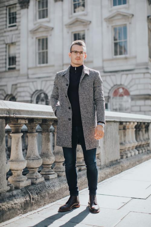 Пальто и кроссовки мужчины. Как подобрать обувь под пальто мужчинам