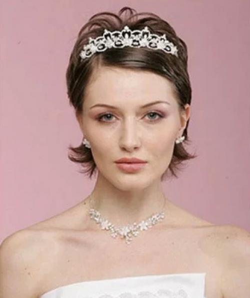 Заколоть волосы короткие красиво. Как красиво заколоть короткие, средние и длинные волосы 12 Заколоть волосы короткие красиво. Как красиво заколоть короткие, средние и длинные волосы 12