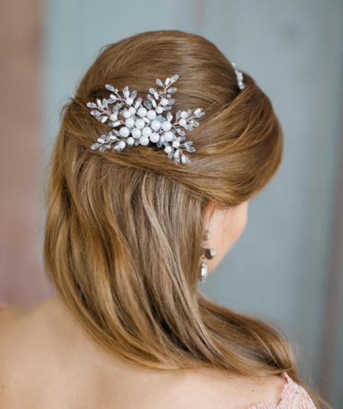 Заколоть волосы короткие красиво. Как красиво заколоть короткие, средние и длинные волосы 07 Заколоть волосы короткие красиво. Как красиво заколоть короткие, средние и длинные волосы 07