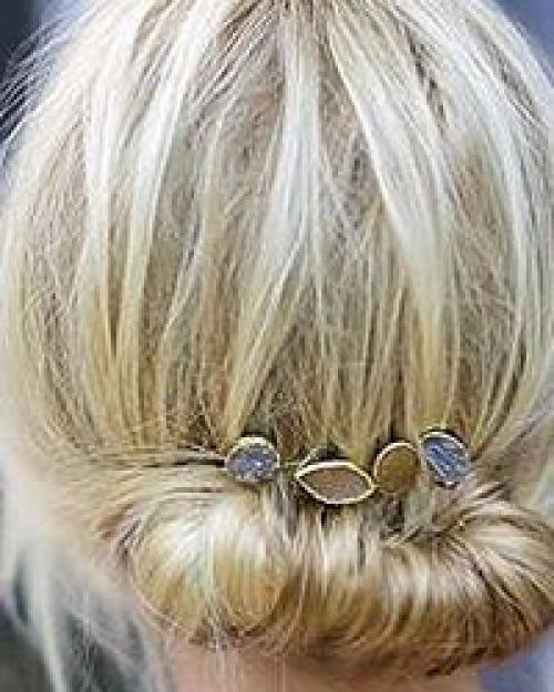 Как красиво собрать волосы наверх. Варианты укладок