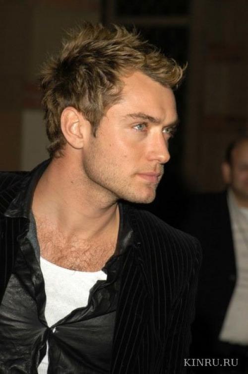 На голове маленькие волоски торчат. Волосы «с искрой» 09