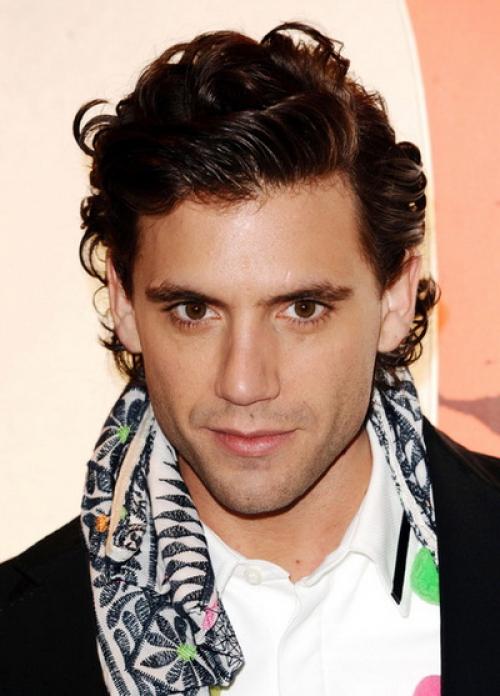 На голове маленькие волоски торчат. Волосы «с искрой» 13