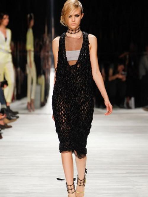 Платье теплое с чем носить. Правила ношения тёплых платьев без рукава 14 Платье теплое с чем носить. Правила ношения тёплых платьев без рукава 14