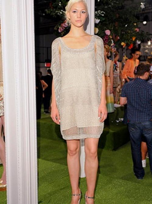 Платье теплое с чем носить. Правила ношения тёплых платьев без рукава 11 Платье теплое с чем носить. Правила ношения тёплых платьев без рукава 11