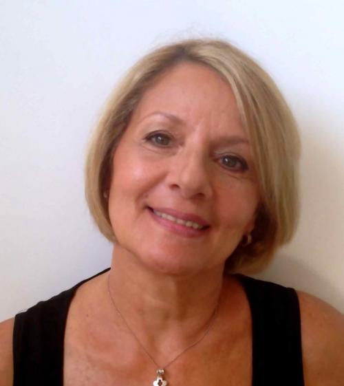 Стрижки после 60 лет для женщин которые молодят. Лучшие омолаживающие прически для женщин 60 лет на средние волосы