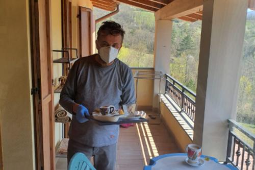 Симптомы и профилактика коронавируса у человека 2020. Заболевшая врач описала новый симптом коронавируса: Синеют ноги