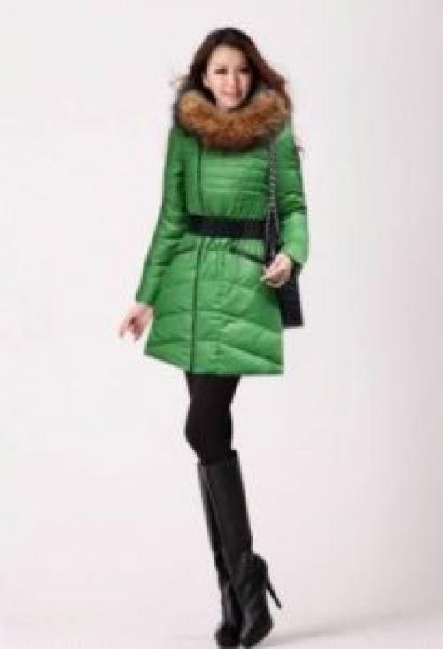 С чем носить зеленый пуховик
