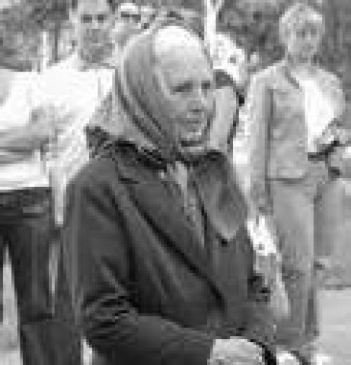 Стих про мать которая ждала сына с войны. Но она все продолжает ждать, потому, что верит…