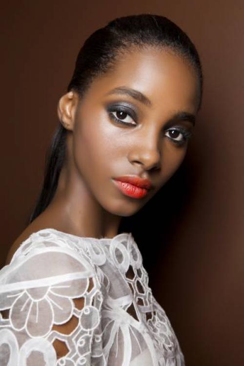 Губная помада для брюнеток с карими глазами и светлой кожей. Какая помада подходит брюнеткам с карими глазами?