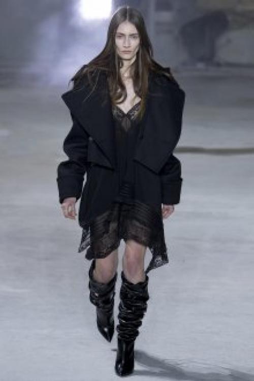 С чем носить короткое пальто. Короткое пальто: актуальные модели на осень и весну 2020