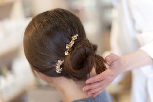 Как сзади красиво заколоть волосы. Как красиво заколоть короткие, средние и длинные волосы 23 Как сзади красиво заколоть волосы. Как красиво заколоть короткие, средние и длинные волосы 23