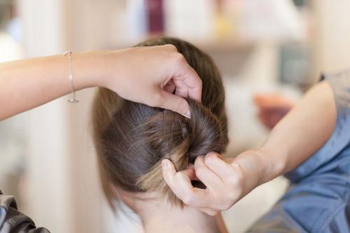 Как сзади красиво заколоть волосы. Как красиво заколоть короткие, средние и длинные волосы 20 Как сзади красиво заколоть волосы. Как красиво заколоть короткие, средние и длинные волосы 20