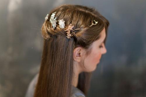 Как сзади красиво заколоть волосы. Как красиво заколоть короткие, средние и длинные волосы 15 Как сзади красиво заколоть волосы. Как красиво заколоть короткие, средние и длинные волосы 15