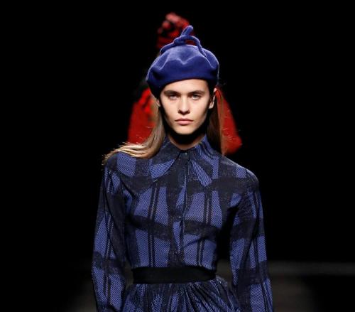 Зимние вязаные шапки 2019 женские. Современные вязаные зимние шапки для женщин 2019-2020 года 13 Зимние вязаные шапки 2019 женские. Современные вязаные зимние шапки для женщин 2019-2020 года 13