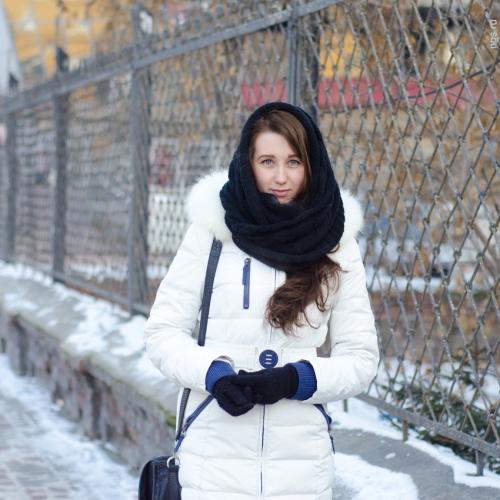 С чем носить белый пуховик. Выбор шапки