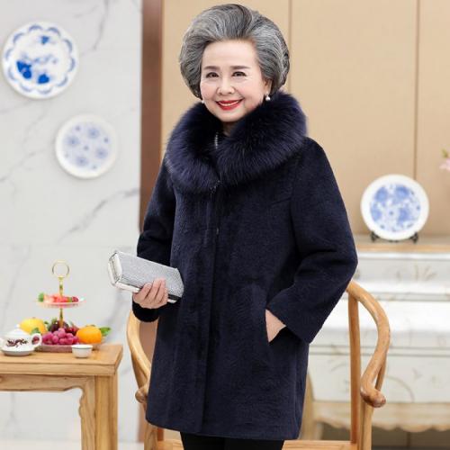 Модные куртки для женщин з.  Куртка или пальто: что купить на весну женщине после 50 лет