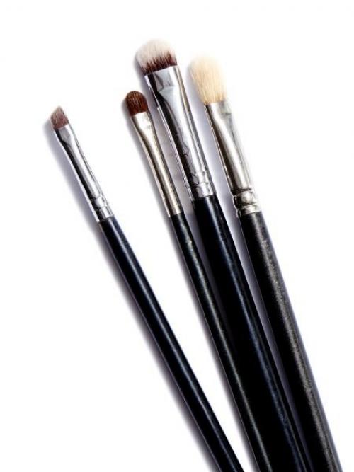 Как называется кисточка для макияжа глаз. Как выбрать кисти для макияжа глаз?