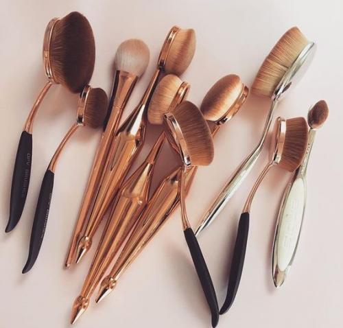 Как называется кисточка для макияжа лица. Кисти для макияжа лица: какие нужны