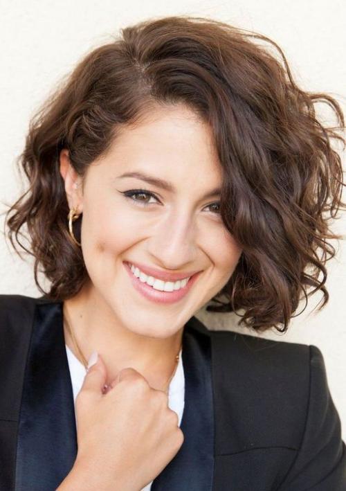 Модные стрижки на вьющиеся волосы 2019 женские. Стрижки для вьющихся волос (66 фото)