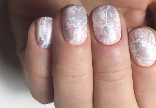 Маникюр просто, но красиво. Простые дизайны ногтей: работа с текстурами, как правильно наносить покрытие