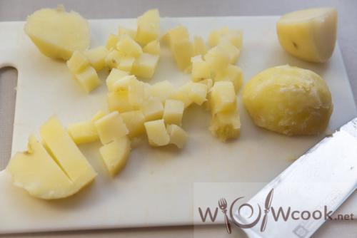 Теплый салат с курицей и грибами. Сытный тёплый салат с обжаренной курицей и грибами