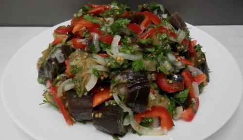 Теплый салат с баклажанами и кунжутом. Салаты с баклажанами и кунжутом: простые рецепты