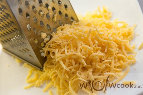 Теплый салат с курицей и грибами. Сытный тёплый салат с обжаренной курицей и грибами