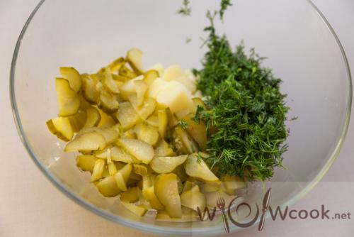 Теплый салат с курицей и грибами. Сытный тёплый салат с обжаренной курицей и грибами